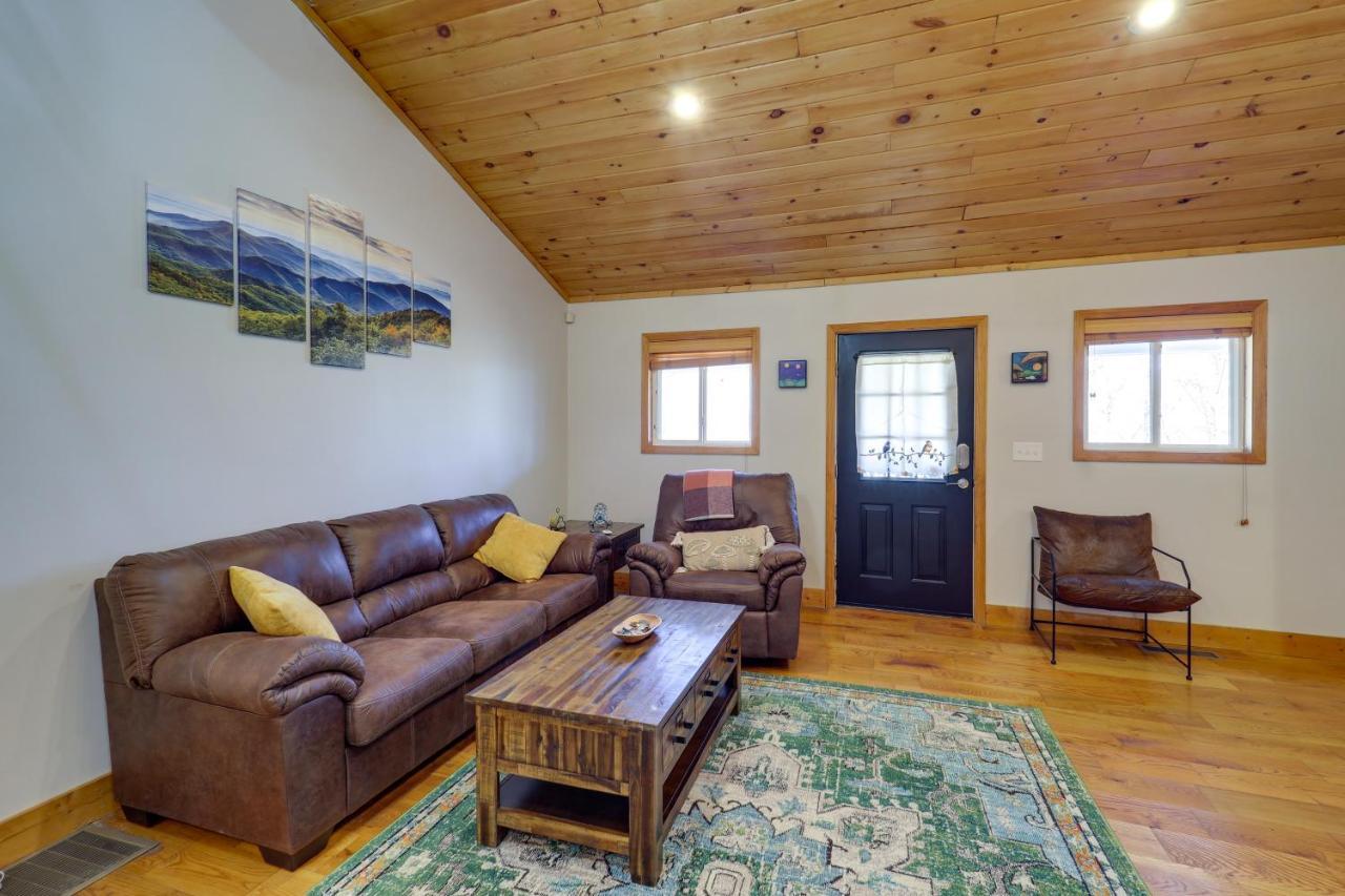 Pet-Friendly Spruce Pine Cabin With Private Fire Pit Exterior photo